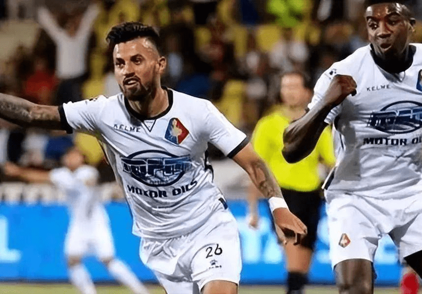 以使击球更 以使击球更